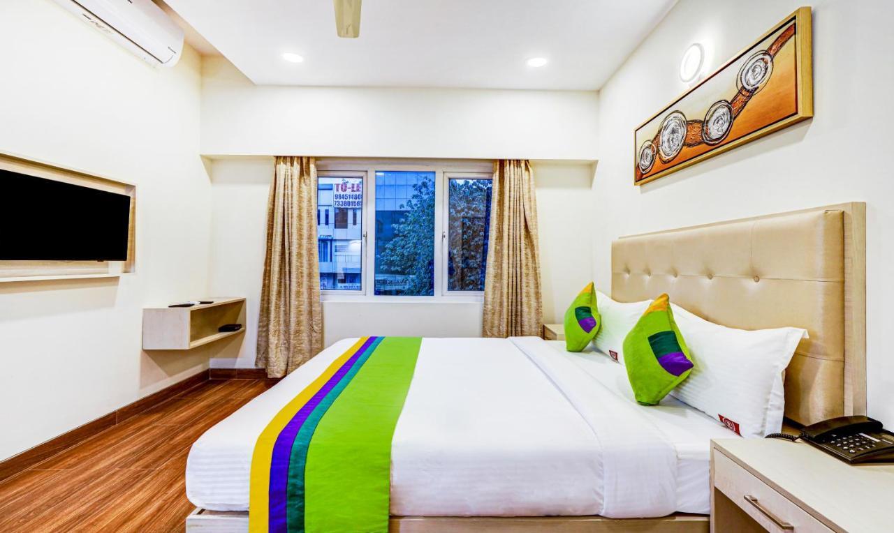 Treebo Galaxy Suites Mathikere Бангалор Экстерьер фото